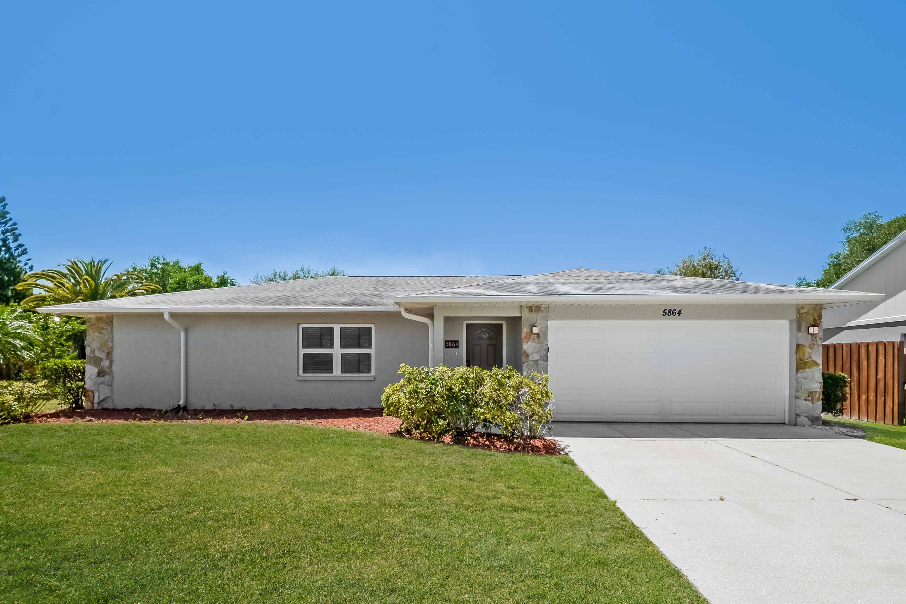 5864 PAUMA CT SARASOTA, FL 34232
